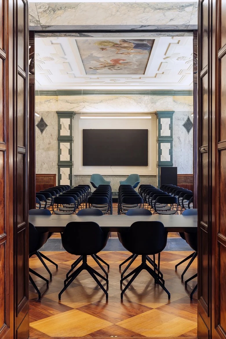 历史上预存和当代目标之间调和的银行办公室设计丨阿方索  费米亚及其工作室（戈者设计）-19