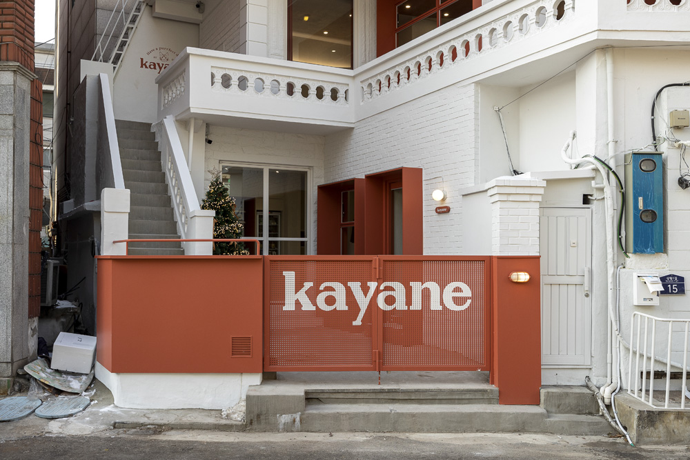 红石咖啡厅 | 卡雅尼的 30 平米极简咖啡天堂-3