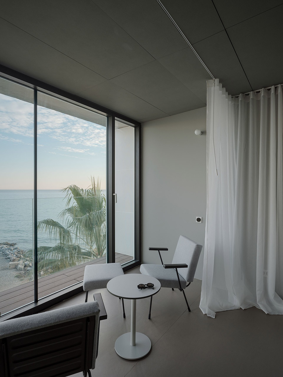 海景画框——西班牙 Torremuelle 公寓设计-18