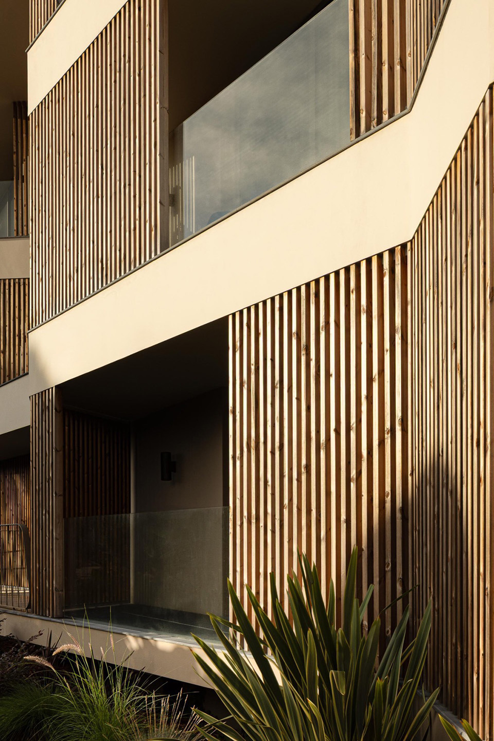 ERNESTO DO CANTO住宅区丨葡萄牙蓬塔德尔加达丨BOX arquitectos-149