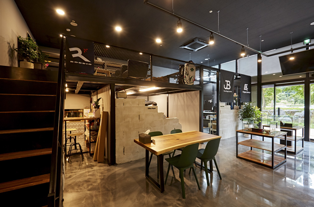 现代简约风 40 平高尔夫球具店设计-11