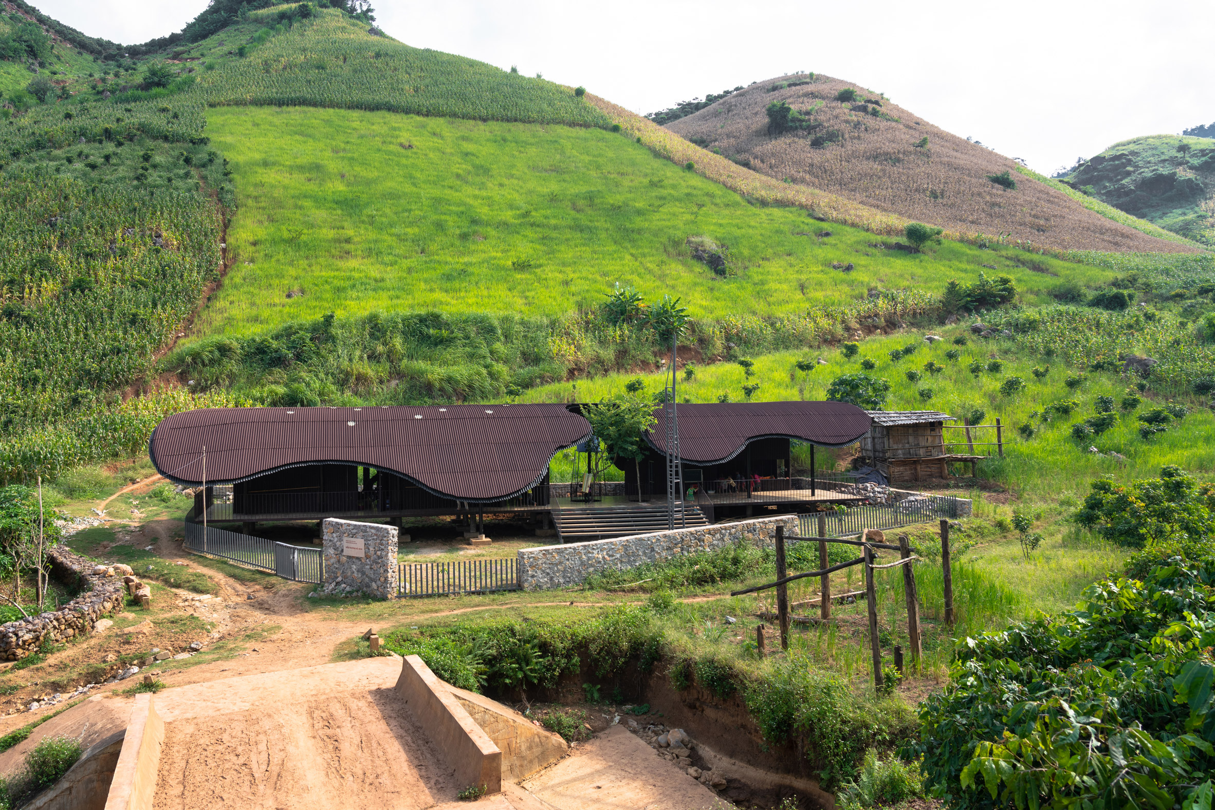 波浪顶的越南乡村幼儿园-3