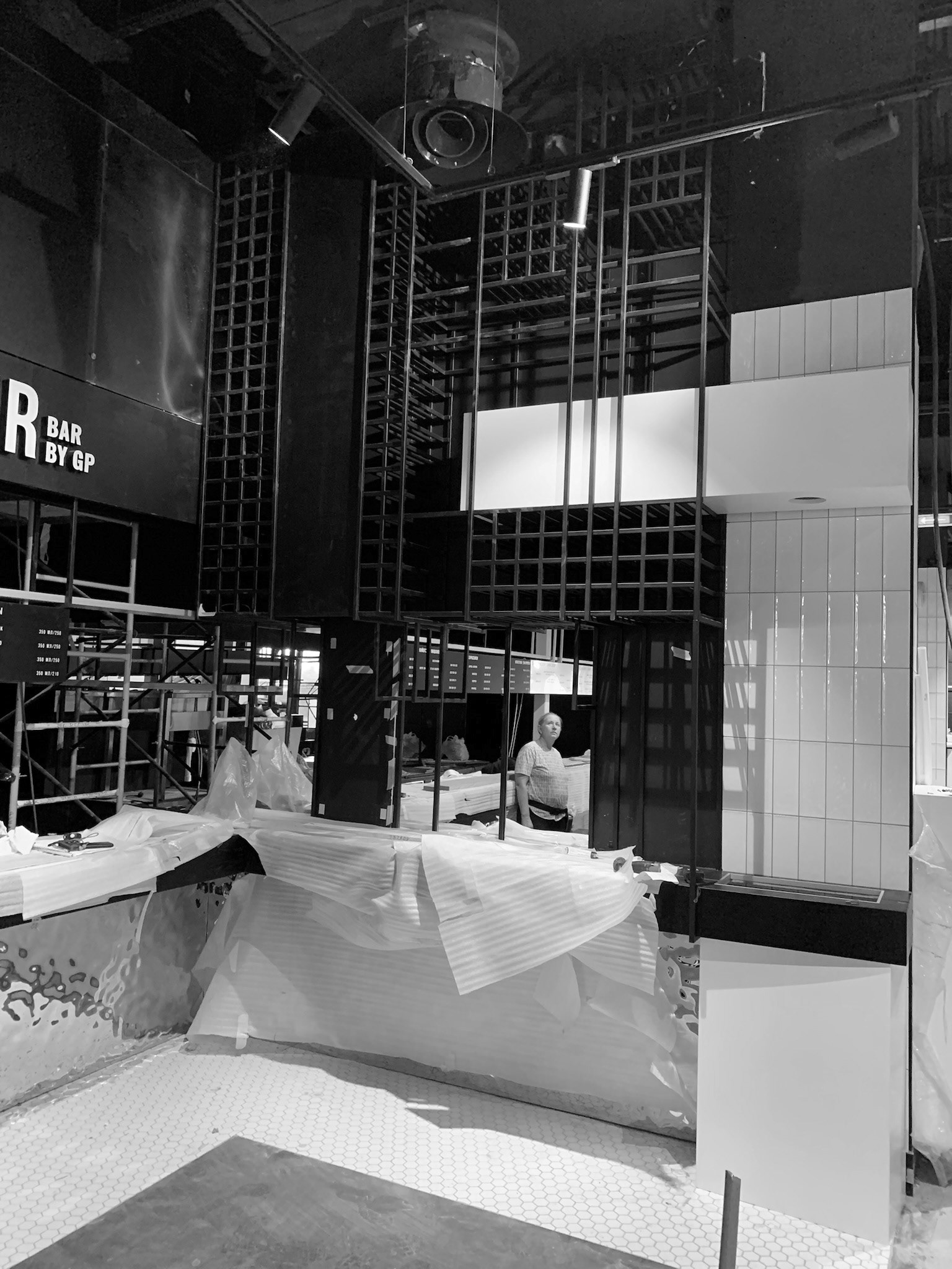 一杯葡萄酒和量杯角落丨俄罗斯圣彼得堡丨Marat Mazur-49