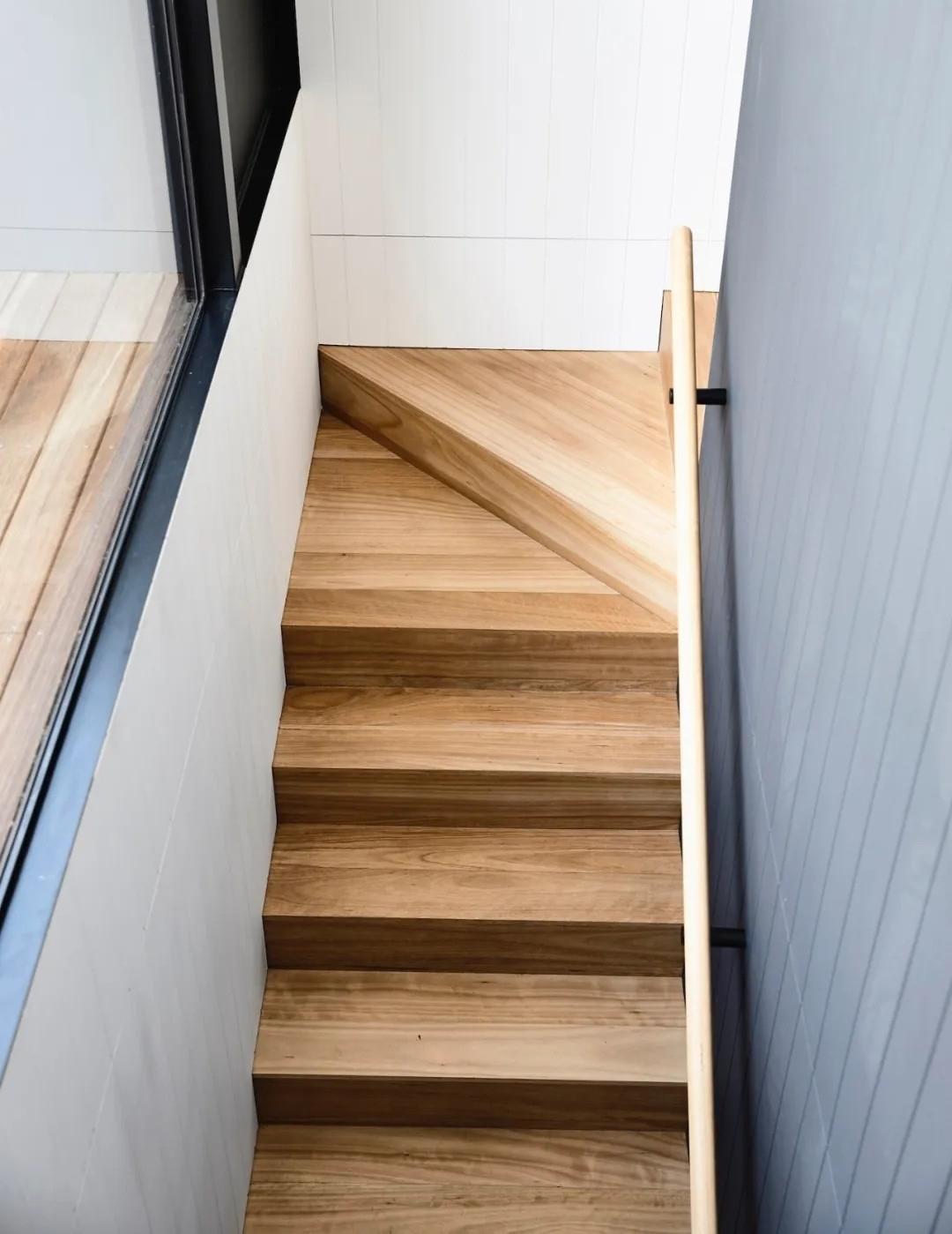 Bek Sheppard--简约现代住宅，用木材打造出温暖舒适的家-49