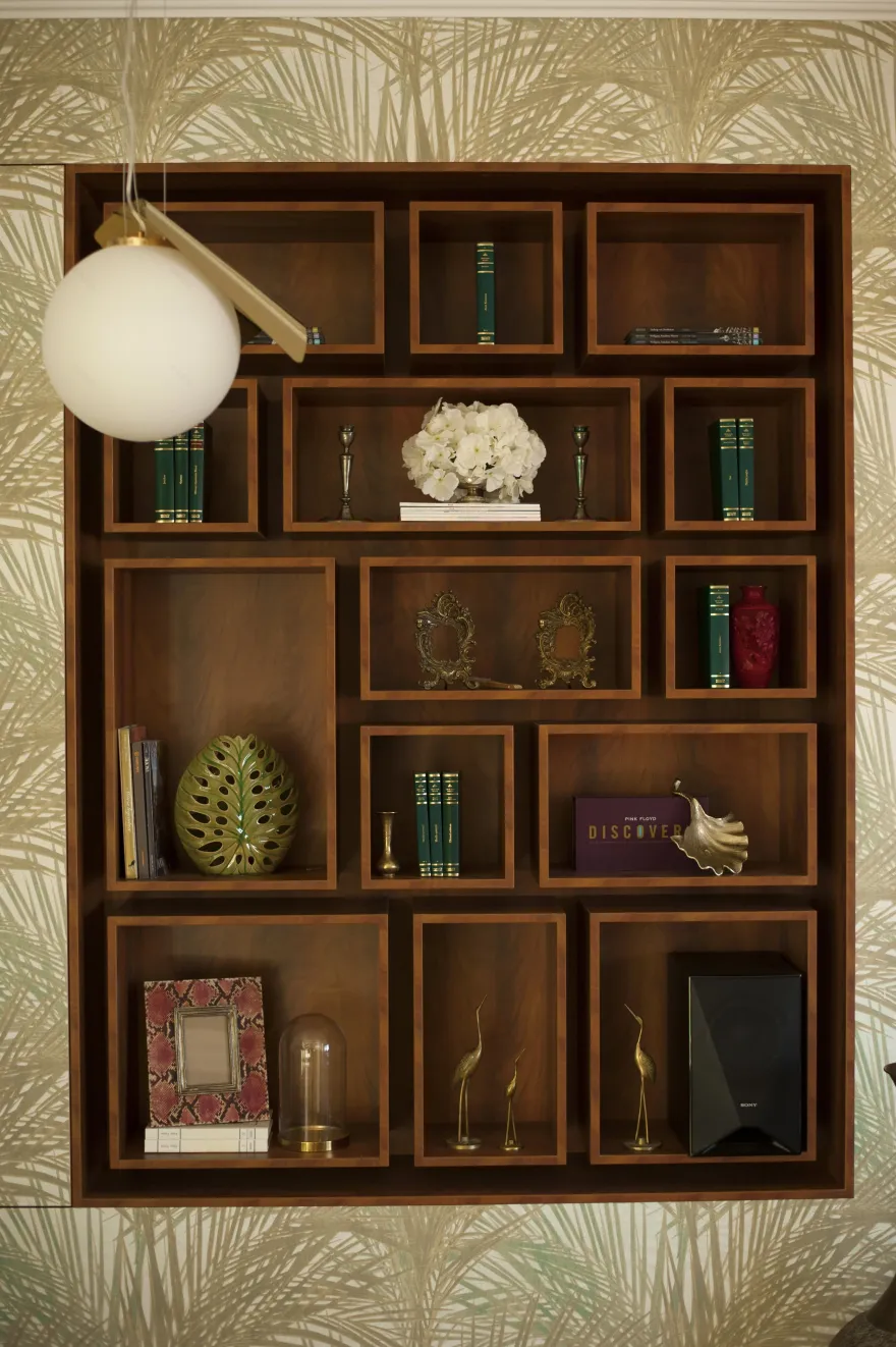 这所房子;这座住宅(注:根据语境不同,这里的house可能有多种具体指向,这所房子这座住宅都比较常见,更精准的含义需结合前后来确定,但此处按要求提供单一翻译仅举例这所房子 )
在一般语境下,常见翻译为 这所房子 -5