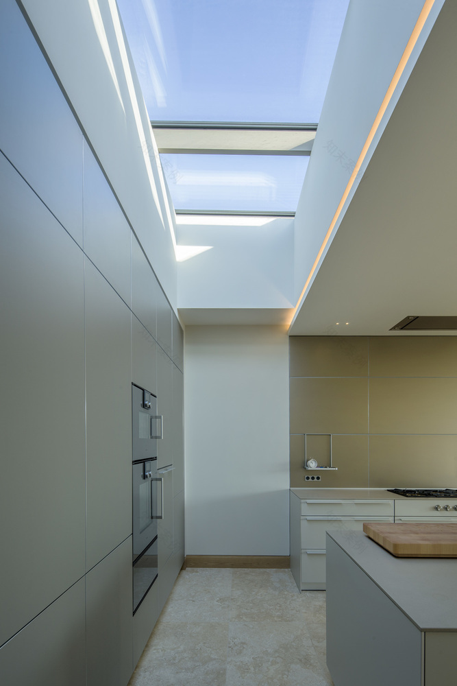 都柏林海滨现代别墅 | 致敬历史的透明重构-34