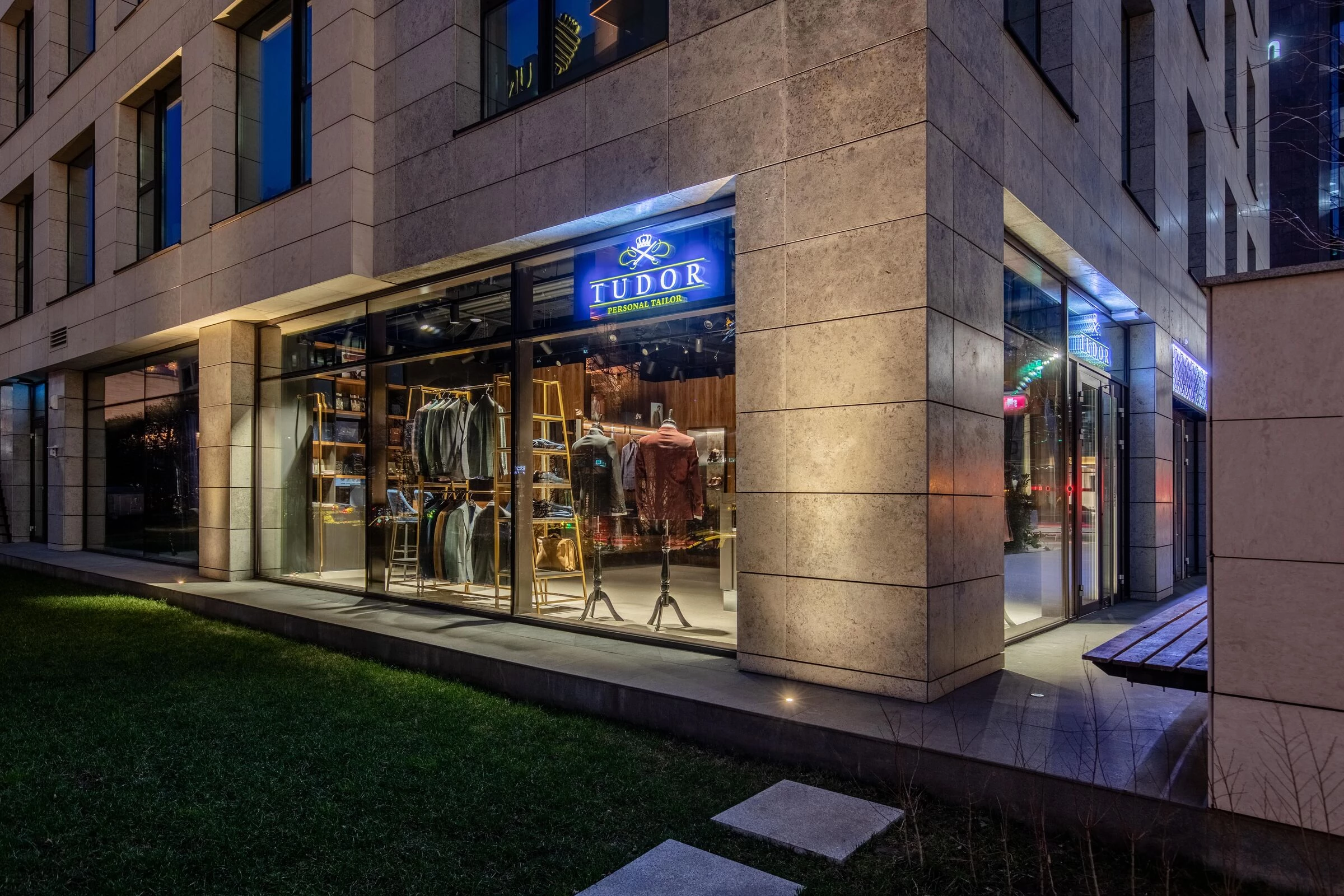 都铎裁缝展厅丨Romania丨Pure Mess Design-27