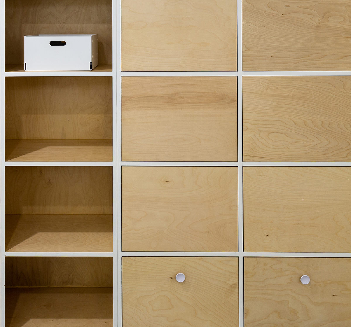 极简自然光下的开放办公空间-42