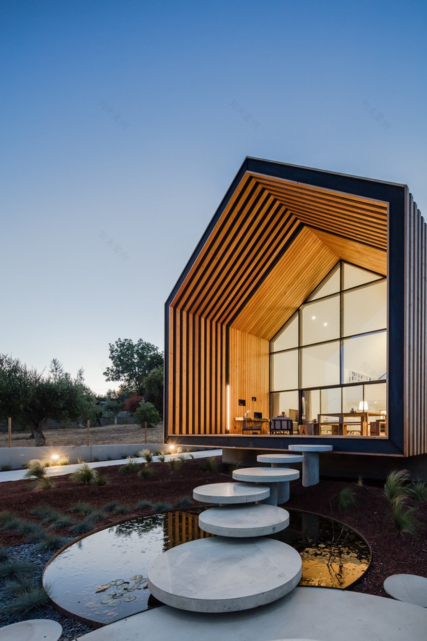 Beautiful Monolithic Home Built of Prefabricated Black Concrete Panels-28