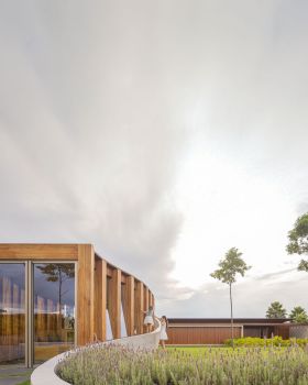 鸟巢小教堂丨巴西圣保罗丨Felipe Caboclo Arquitetura