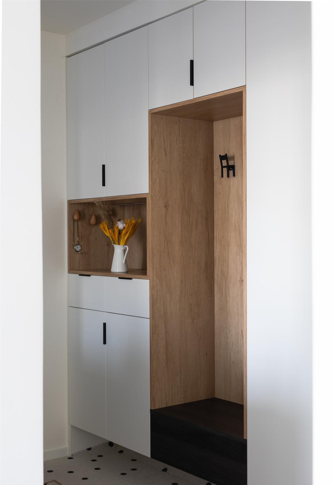 悬浮壁柜打造多彩客厅-10