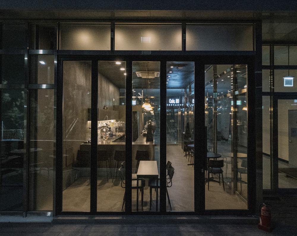 现代简约咖啡厅设计，演绎时尚与品味-16