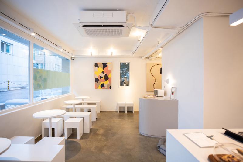 15 平米宠物咖啡厅，简约设计展现温馨氛围-8