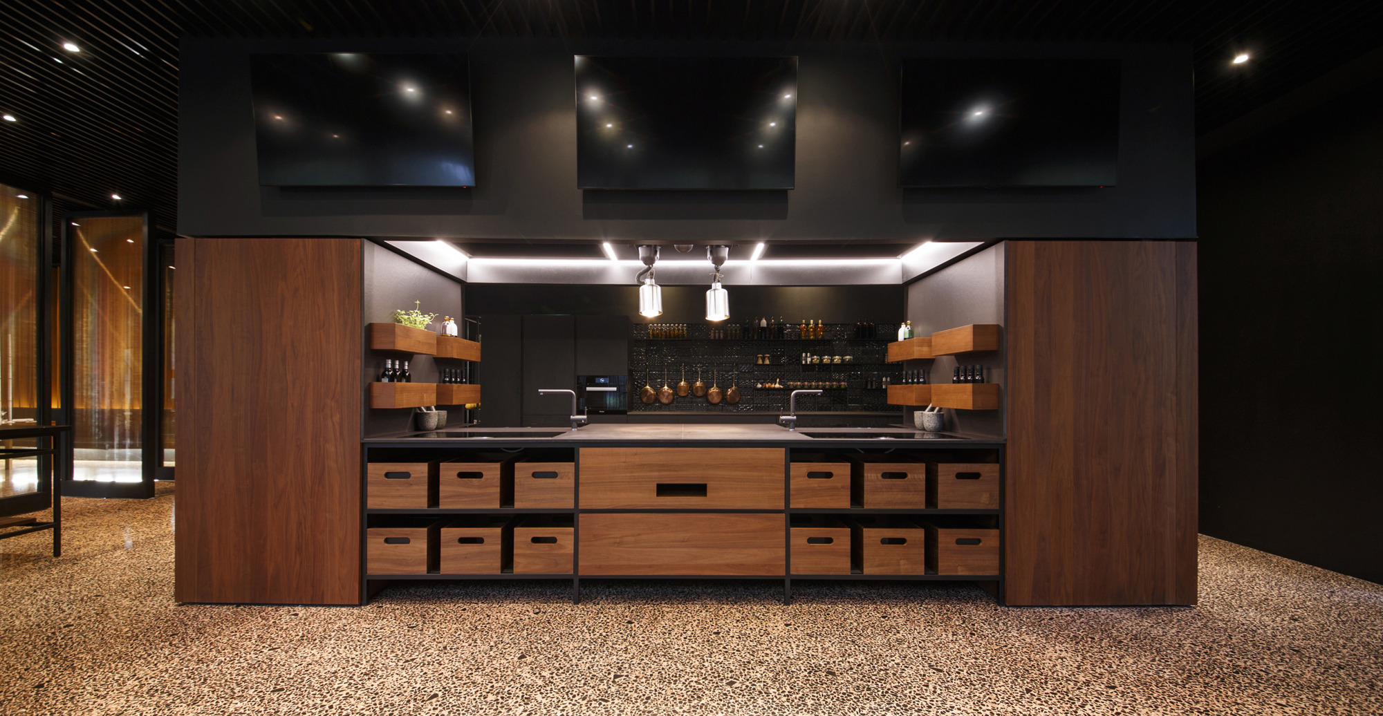 RevoLution Signature Restaurant 旋转厨房设计-15