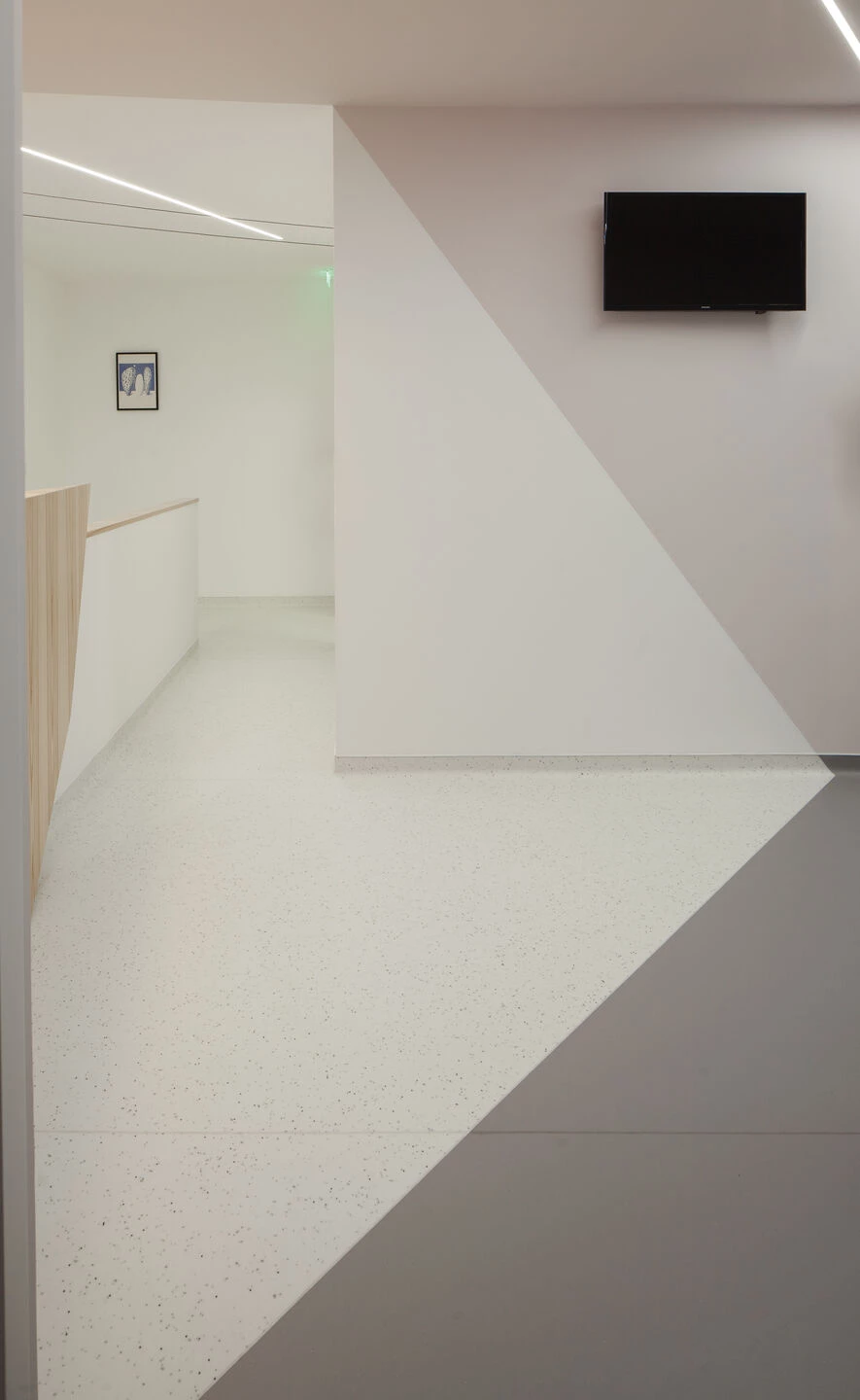 阿尔弗雷多·奎罗斯牙科诊所丨Portugal丨Galeria Gabinete-18