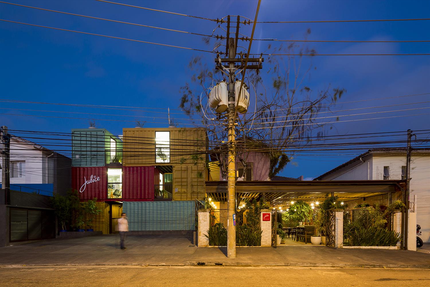 集装箱建筑的创新设计 | Julice Boulangère Pinheiros-2