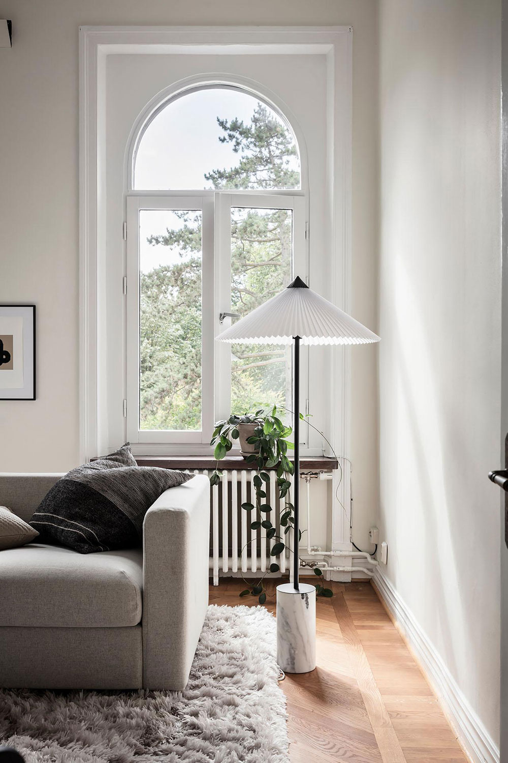 哥德堡优雅公寓，极简设计突显百年建筑之美-14