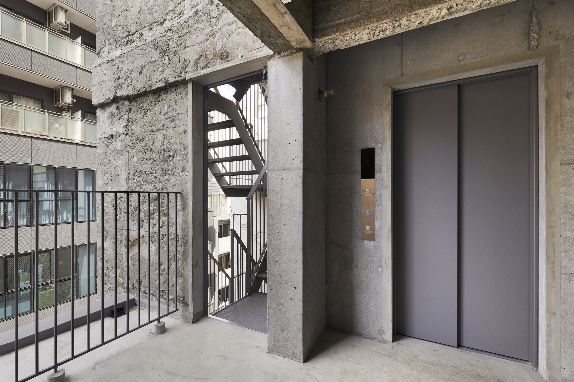 SAISEI Office Building in Kandanishikicho / Saisei Kenchiku Laboratory-28