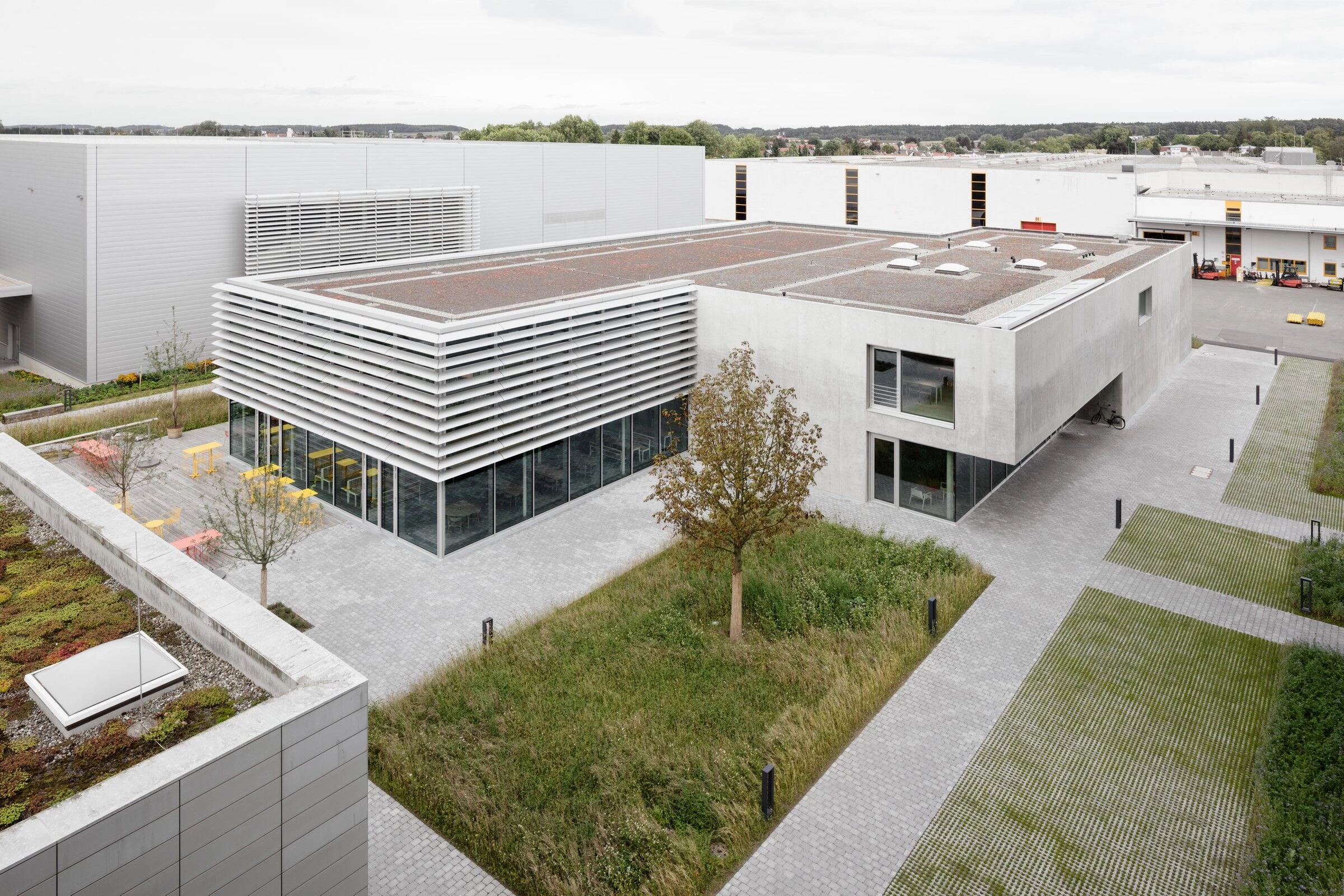 PERI Canteen · 德国南部现代工业风室内设计丨Studio ESW,Architekten Mühlich,Fink-25