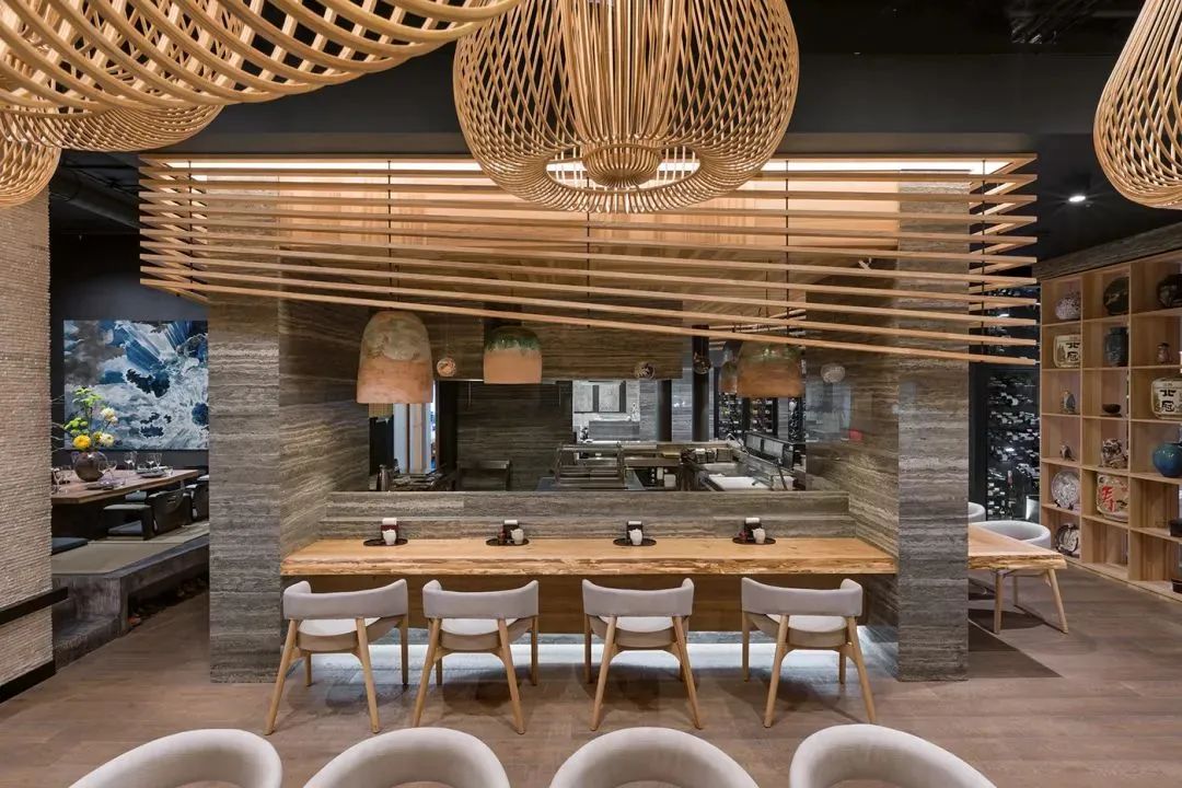 乌克兰最大日本餐厅,800㎡的创意迷宫-29