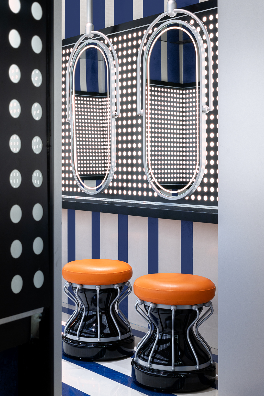 德基广场一期五层盥洗室丨中国南京丨唯想国际-52