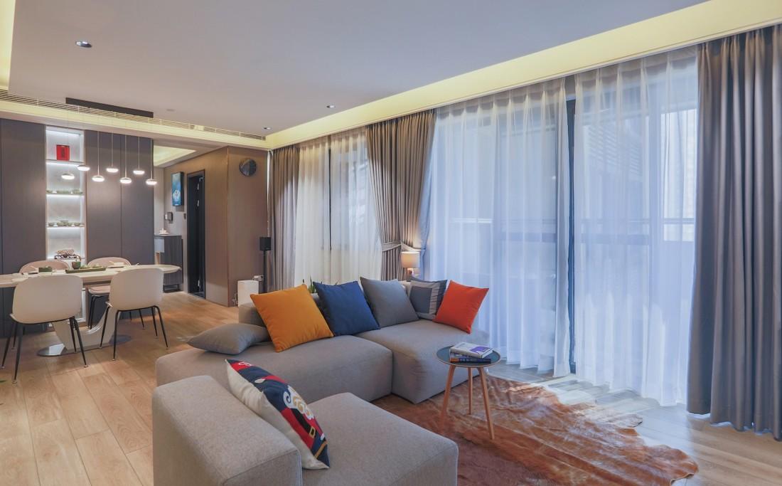 原木灰的现代艺术之家-8