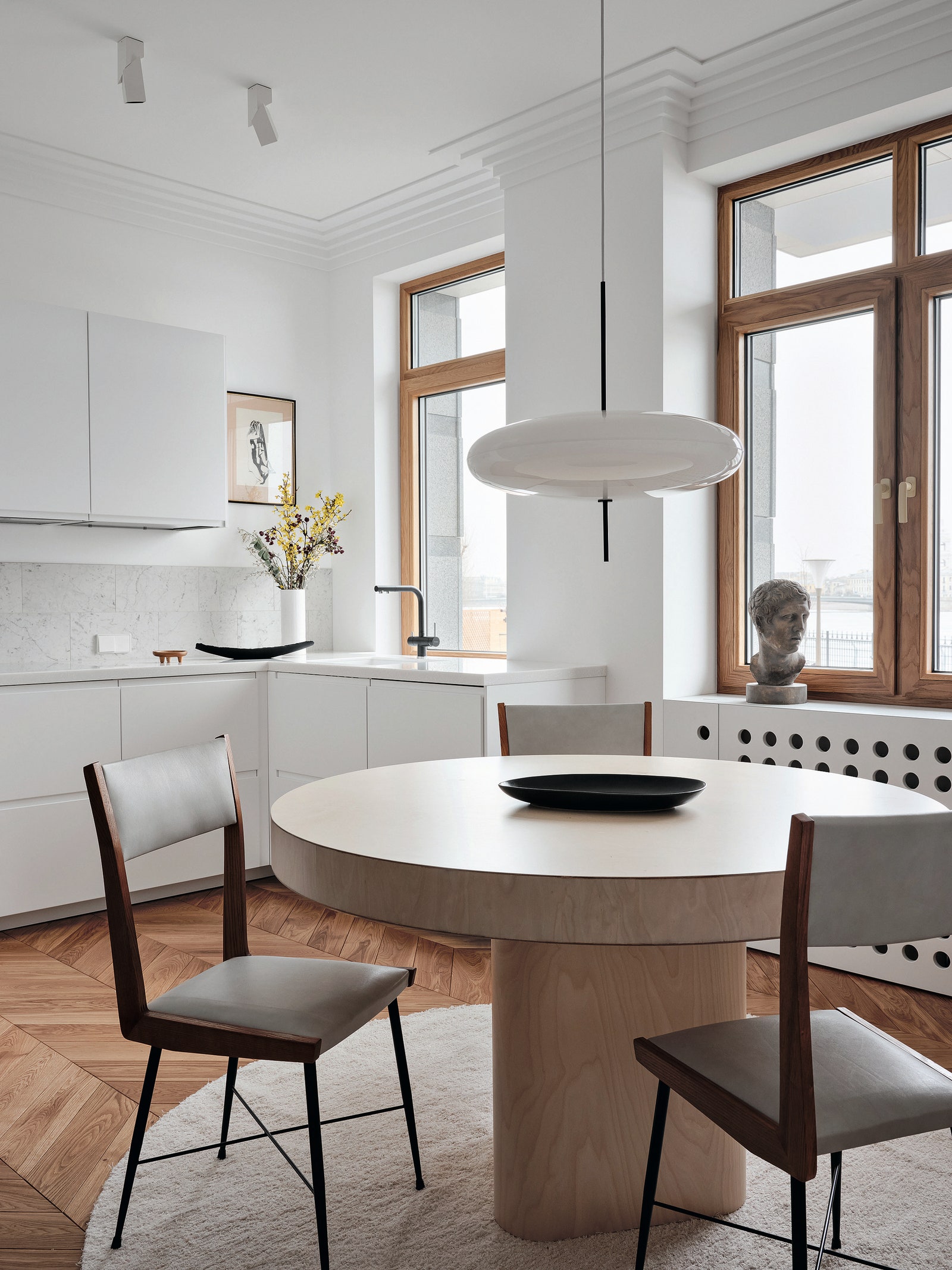 圣彼得堡 85 平米公寓 | 极简与传统的完美融合-8