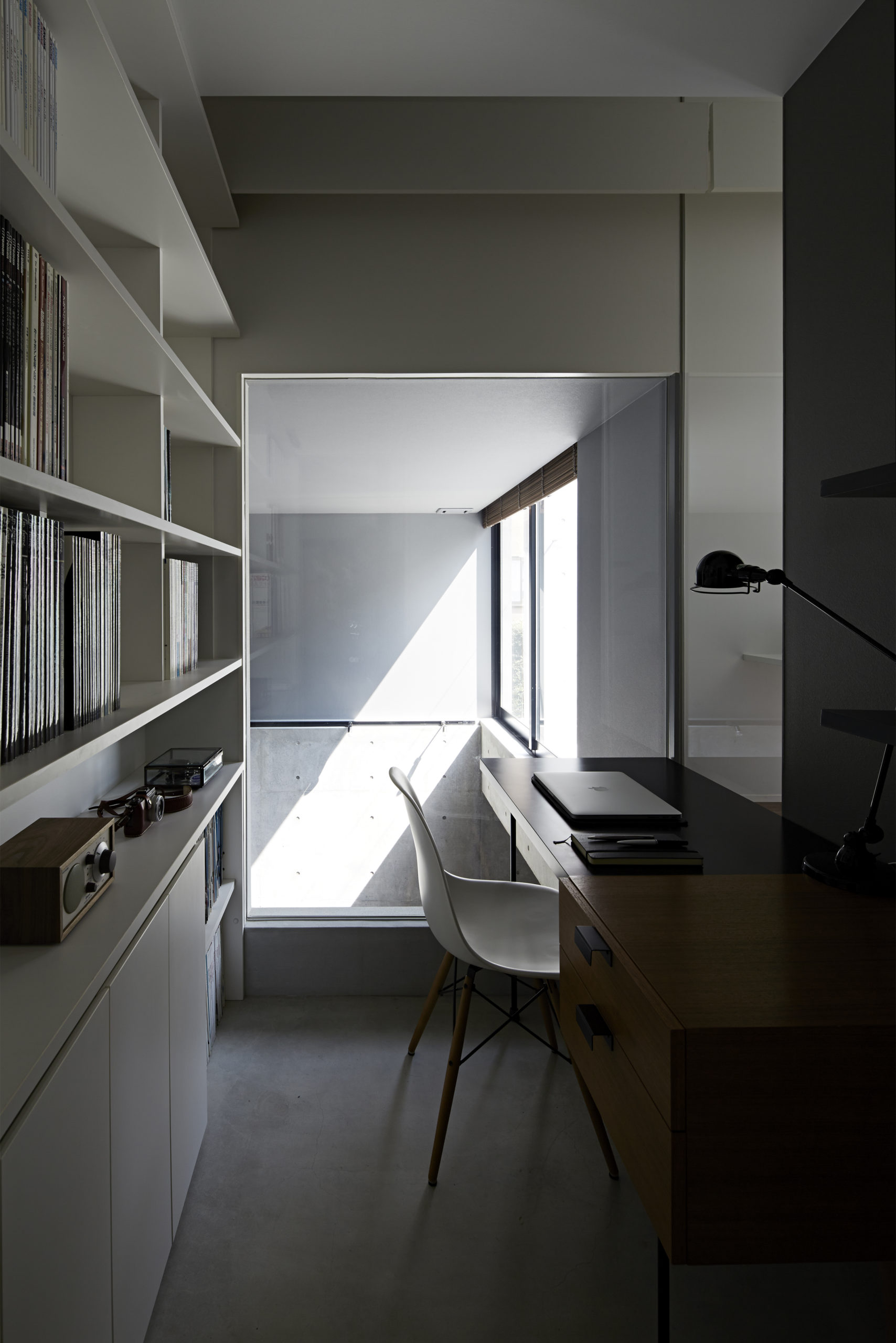 garage house with morning light courtyard | Genki Tsubasa Architects and Associates-10