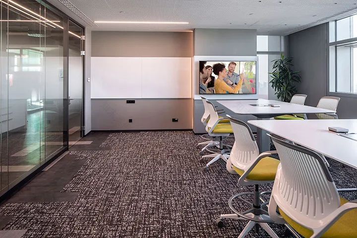 SAP 土耳其总部办公设计 | 优雅高级灰调、工作生活相融合-13