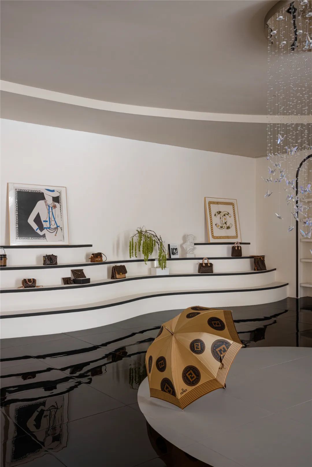 Miss Vintage 奢侈品集合店丨中国重庆丨岭众联合田艾灵设计-34