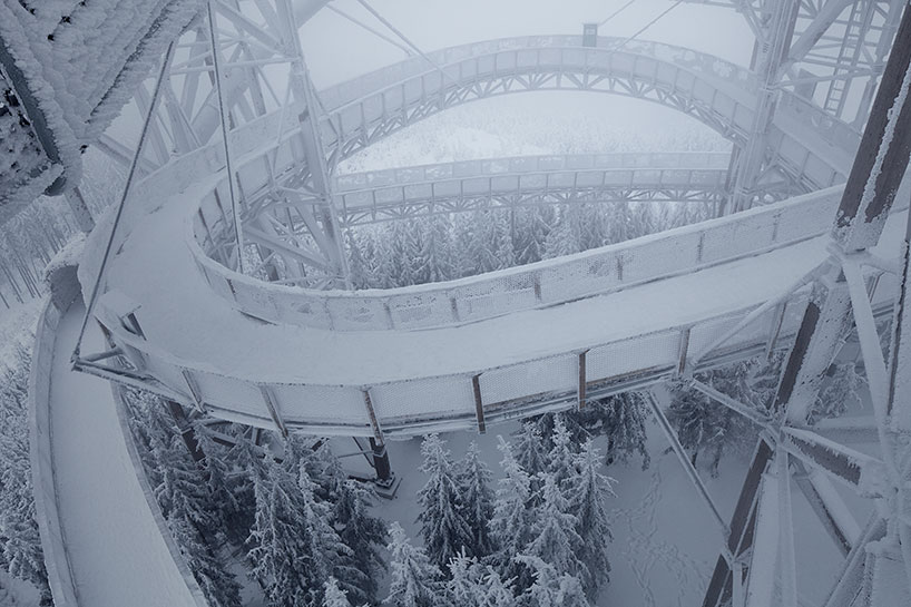 盘旋山林间的天空步道-17