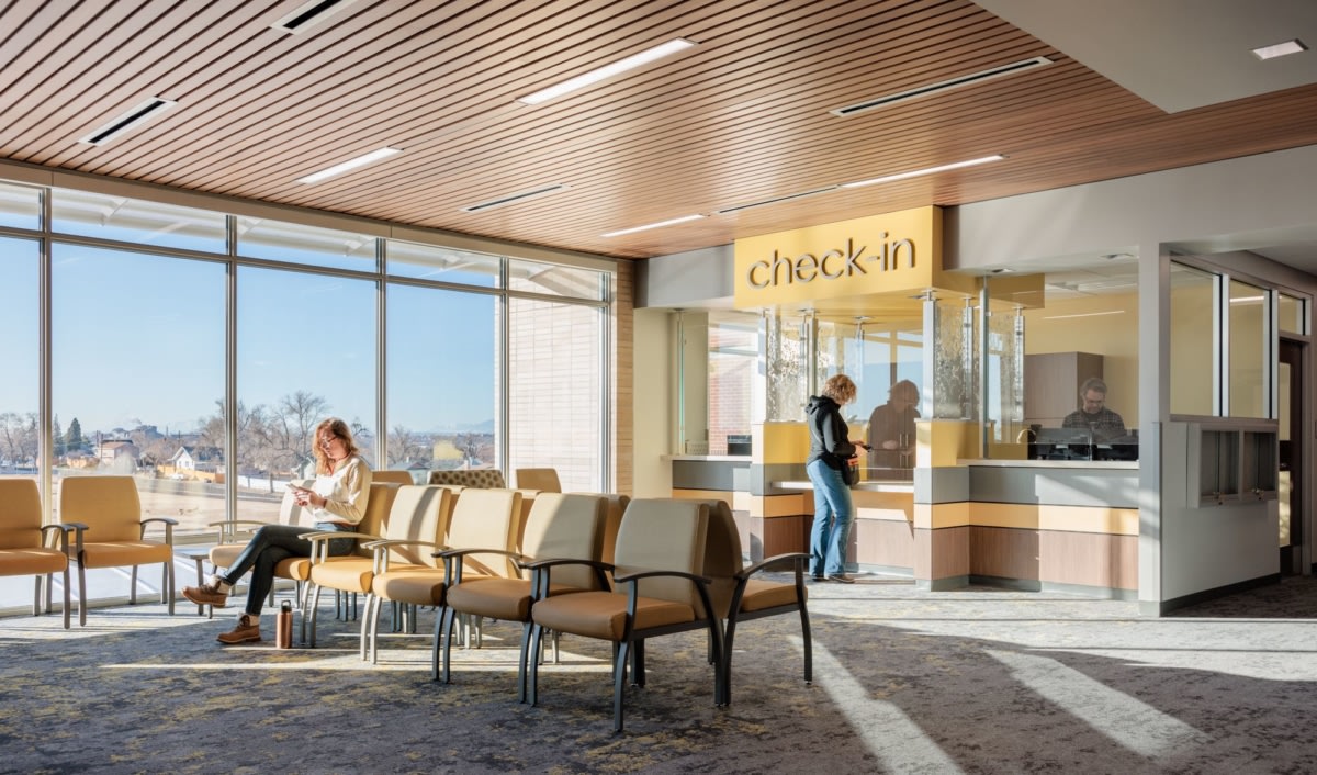 Pueblo 社区健康中心东部门诊丨美国科罗拉多丨RTA Architects-8