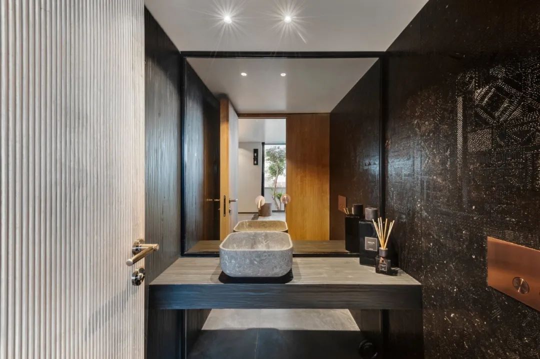 特拉维夫顶层住宅,黑白色调的时尚空间-48