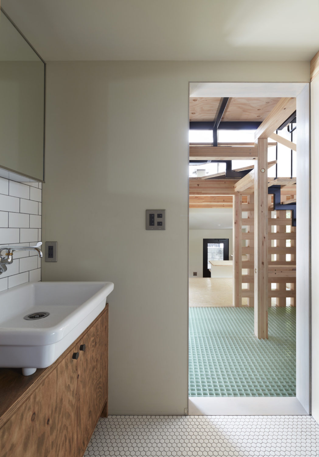 此处Naritahigashi S · sinato推测可能是人名，但sinato可能并非常见规范姓名拼写，且Naritahigashi较为少见，可能是特定外语转写或自创词，难以准确翻译，建议补充更多背景信息目前暂时无法提供准确翻译 丨日本京都丨構造寺戸巽海,照明FDS-44