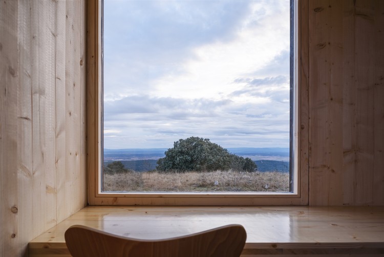 西班牙文化遗址旁的可逆式木钢展馆-27