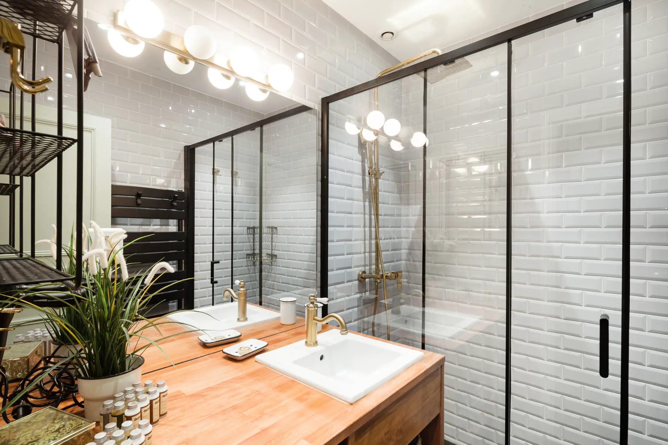 巴黎十九世纪公寓的彩色壁纸和独特设计-20