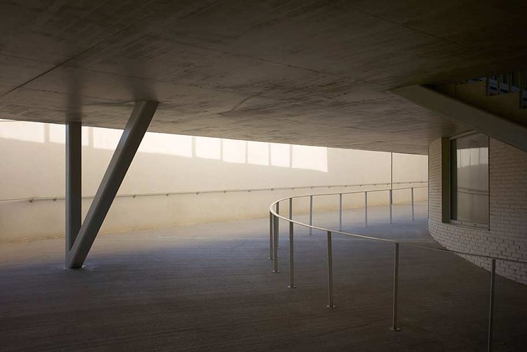 法国 Pomme de Pin 学校建筑群 | 室内景观丰富，融入自然-14