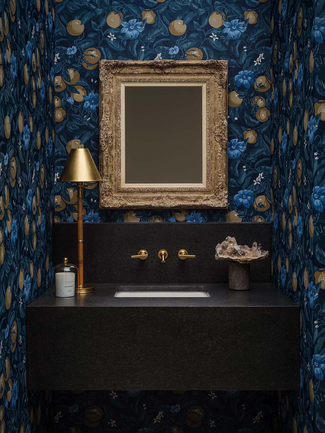 这里 Lu·e 表意不明确，难以准确理解其确切含义，无法完成整句准确翻译 丨Joshua Smith,Inc.-8