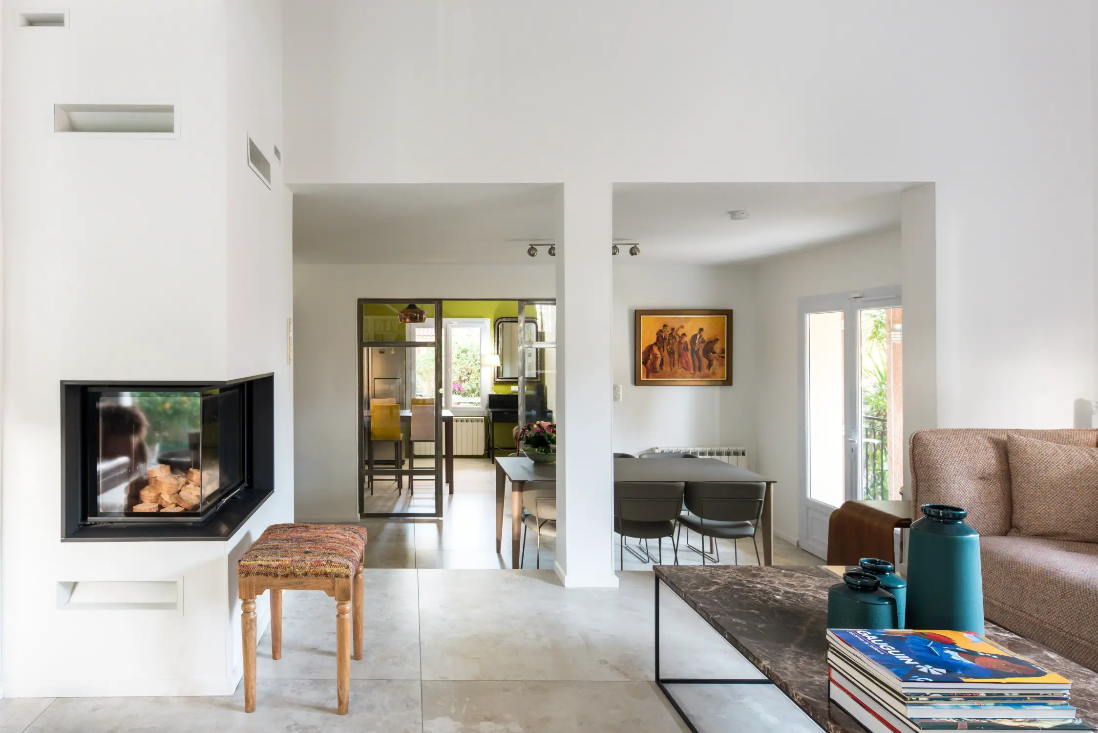 南法当代住宅 | 异国风情壁纸点亮现代设计-2