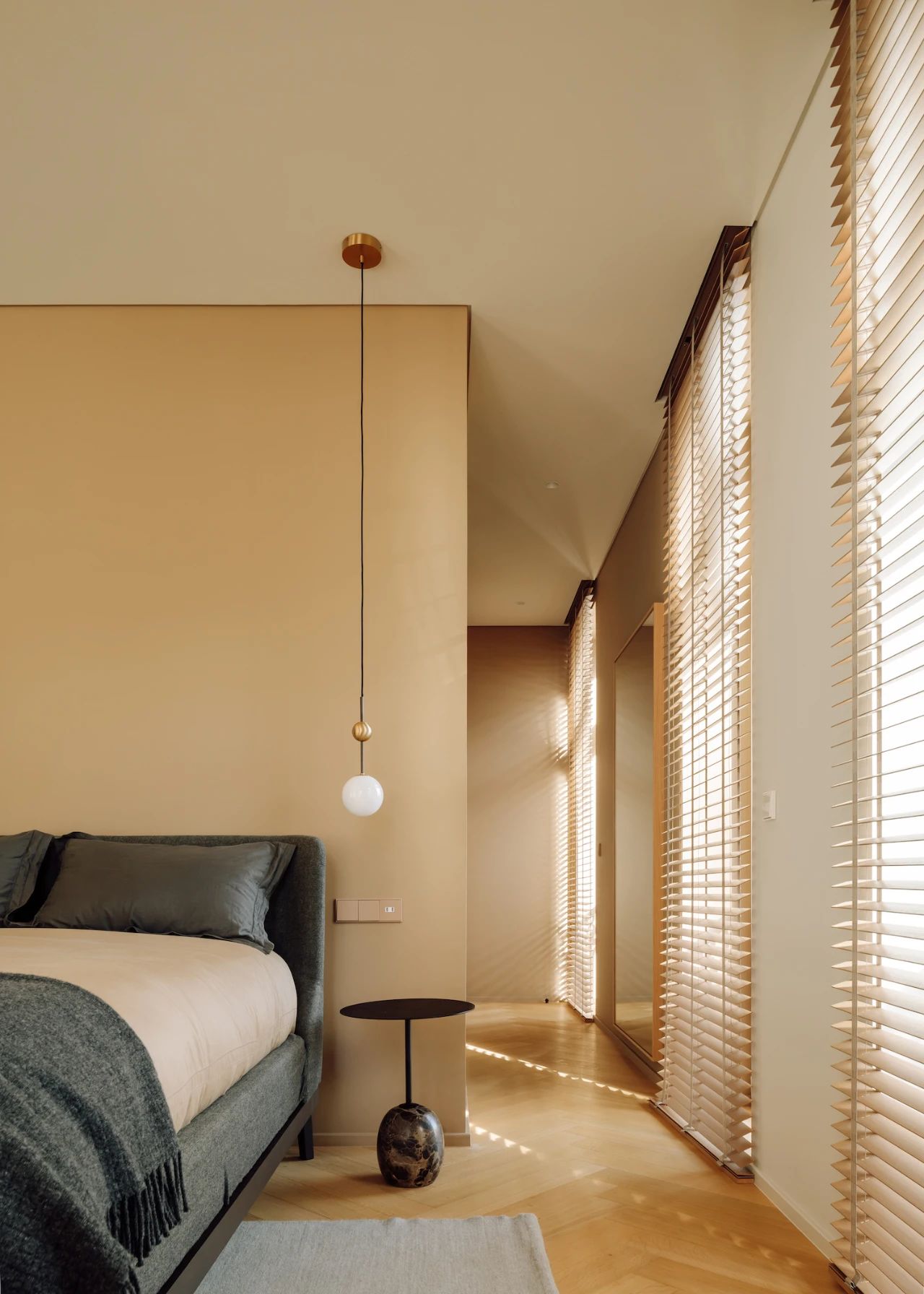 美国现代复古混搭平层设计案例丨葡萄牙里斯本丨Maison Amarande-21