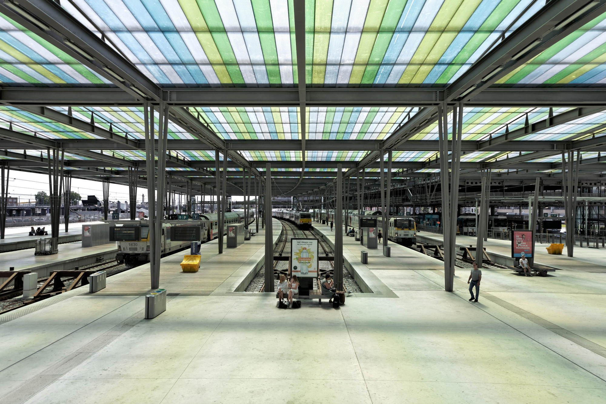 比利时奥斯坦德火车站翻新，海滨交通枢纽焕新颜-5