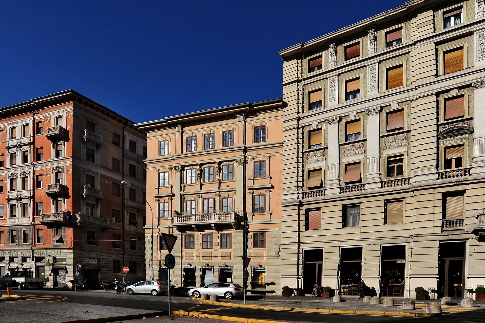 意大利热面包店的动感空间设计丨意大利的里雅斯特-39