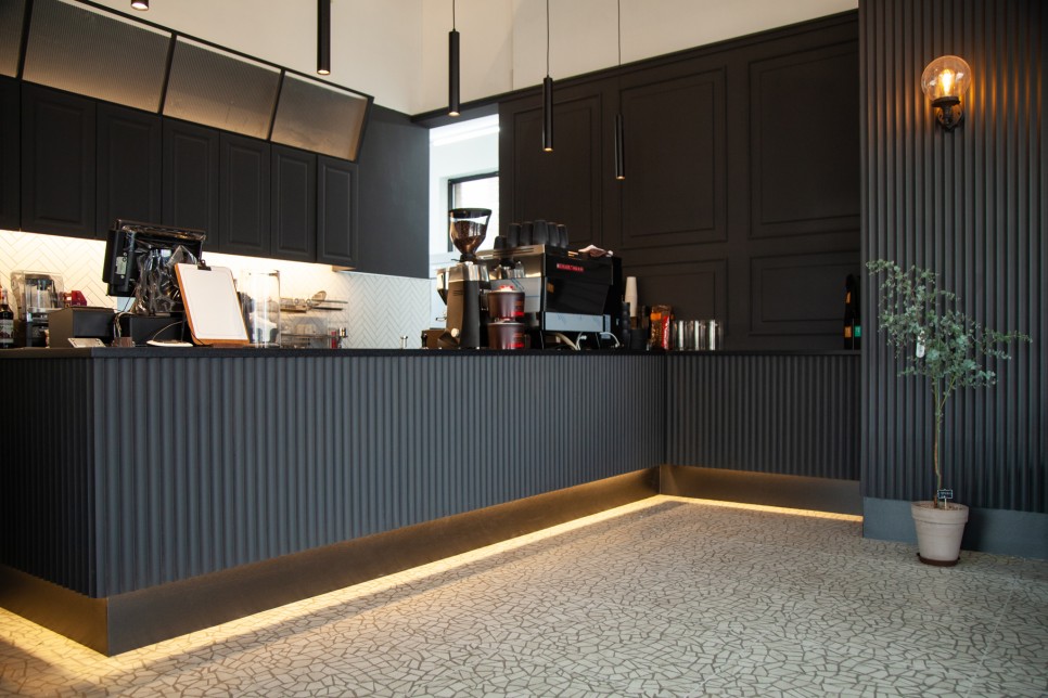 伦敦 45 平米小公寓，照明营造多元氛围-3