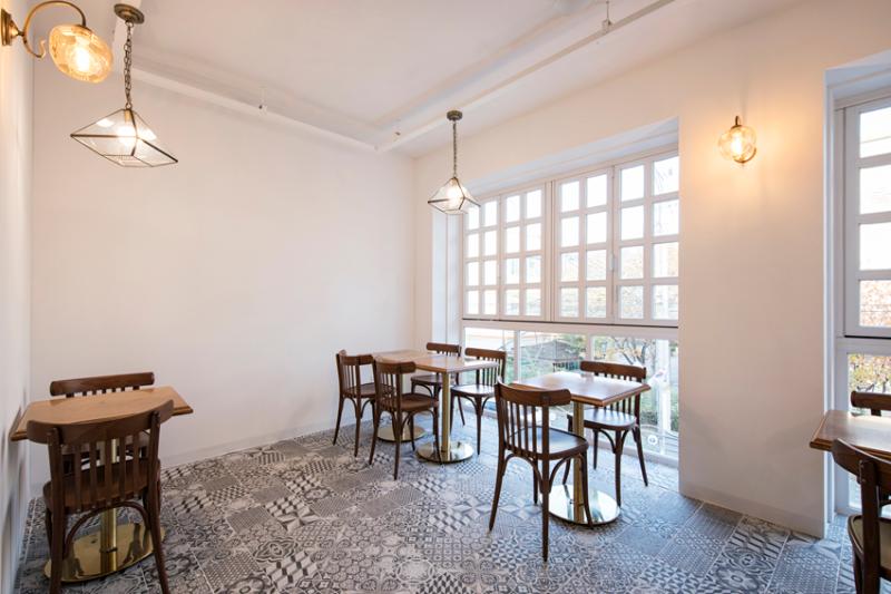 简约时尚的 60 平米咖啡厅设计-10