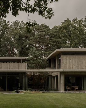 海尔哈伦(B)G 号住宅
注:由于 G 和 (B) 含义不明确,这样的翻译是基于一般推测如果有更详细的背景信息,翻译可能会更精准 丨荷兰马斯特里赫特