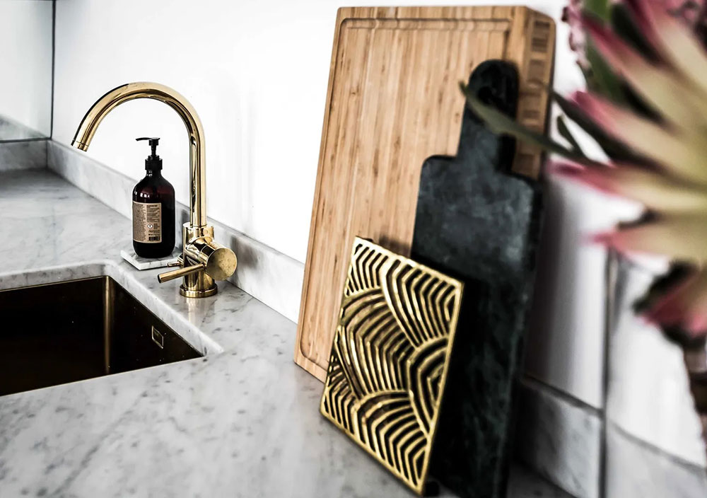 瑞典公寓的巴黎风尚与黑色厨房-12