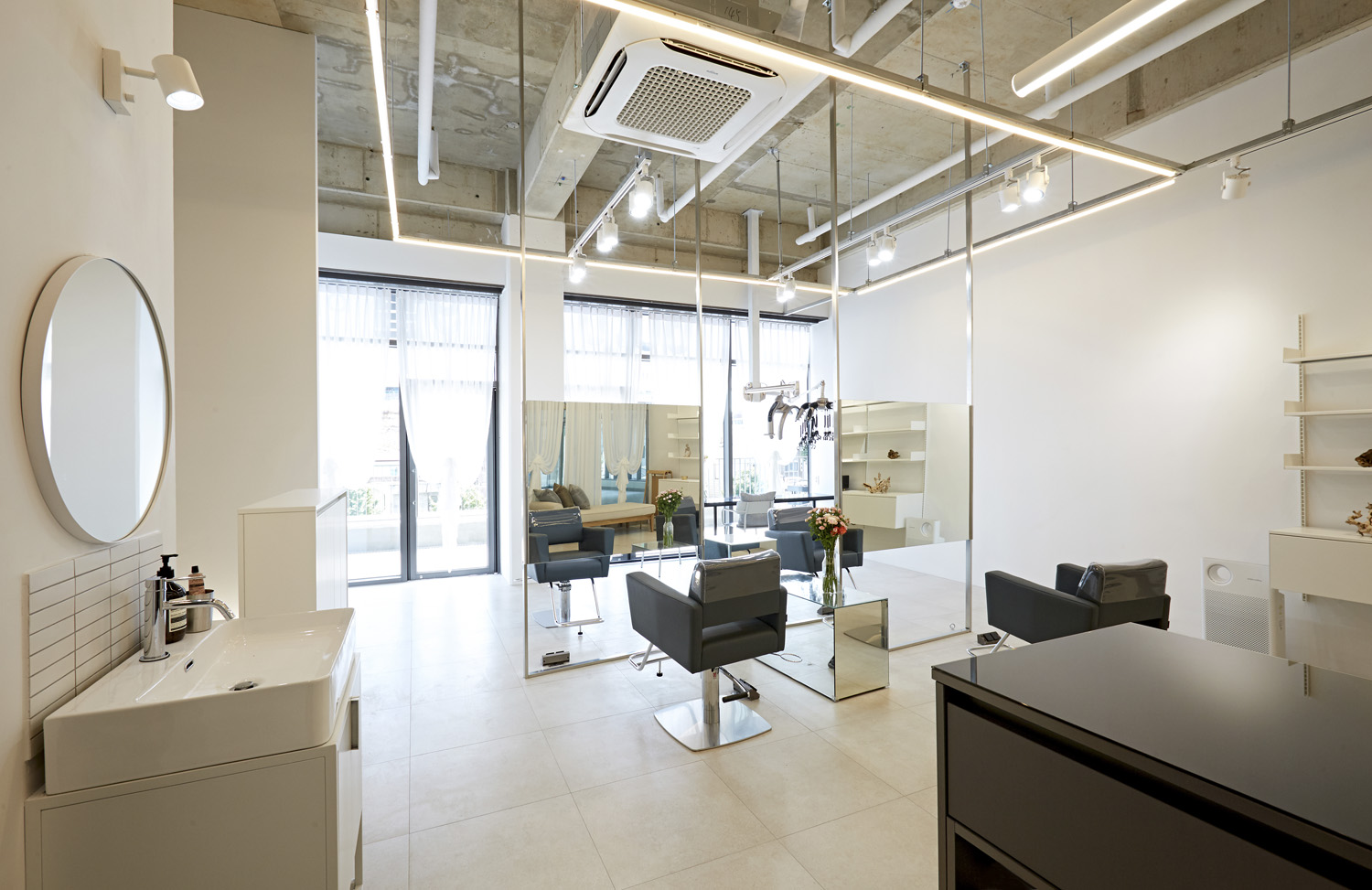 20 平米美妆店的现代风格设计-7