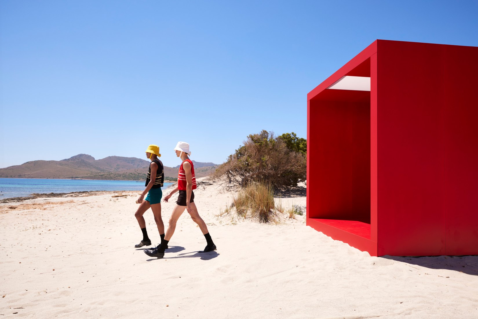 Prada 2022 男装春夏秀场丨意大利米兰丨AMO,OMA（Rem Koolhaas 为作者）-16