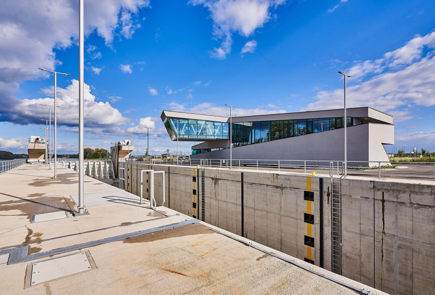 匈牙利 MosoniDanube 防洪闸门控制大楼丨TÉRHÁLÓZAT-25