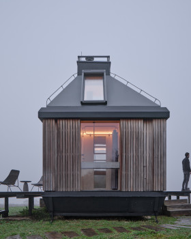 Cabin Devín / Ark-Shelter + ARCHEKTA